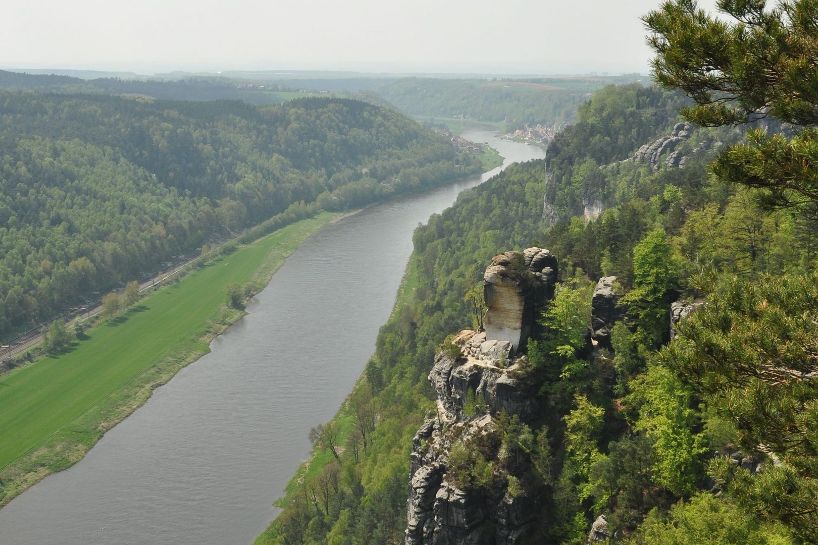 Blick auf die Elbe aus Vogelperspektive